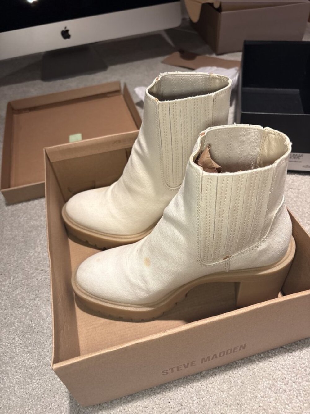 Steve Madden Cream White Chelsea Boots Ankle Boots Pull On Elastic Side Women